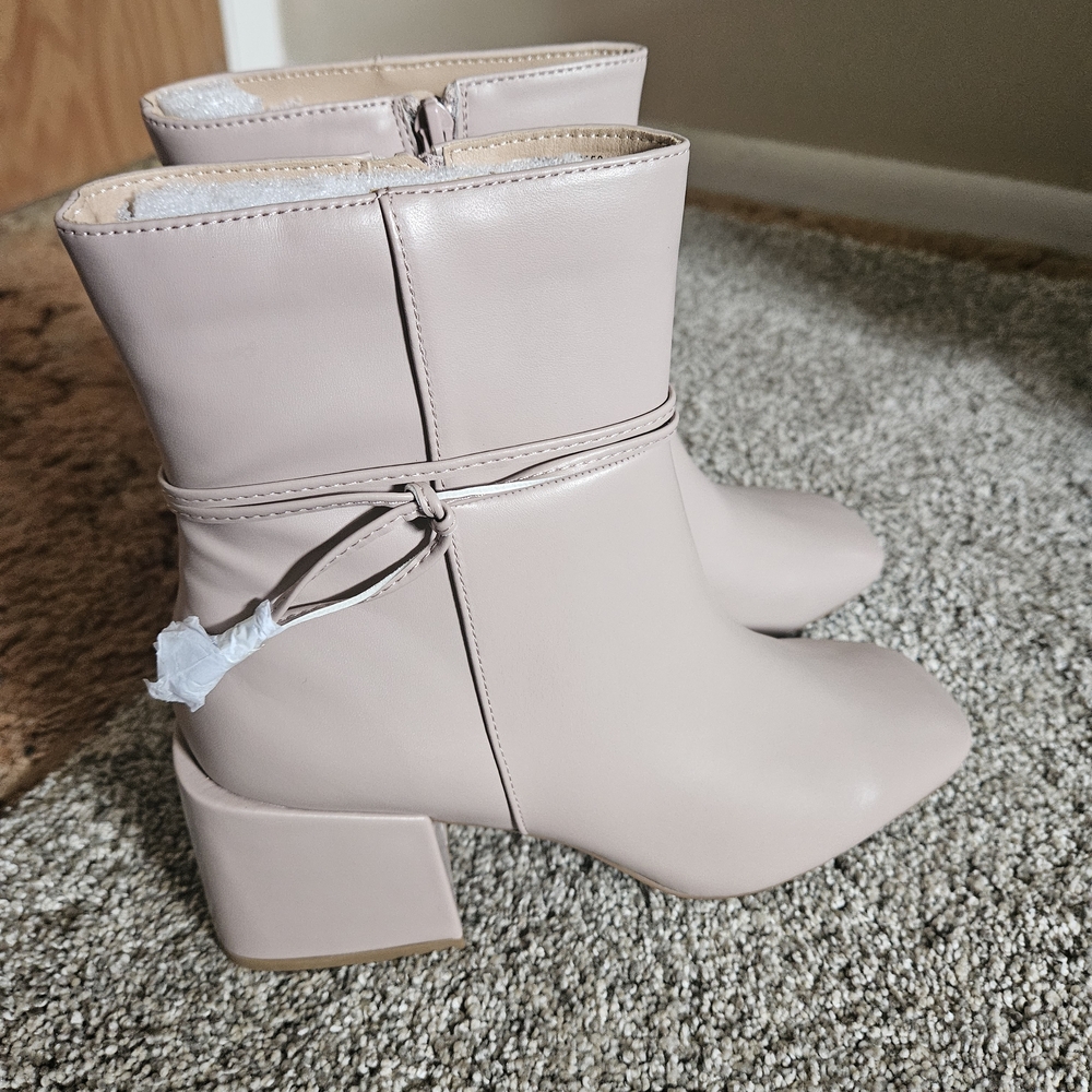 NWOT Elegant Blush Pink Ankle Boots